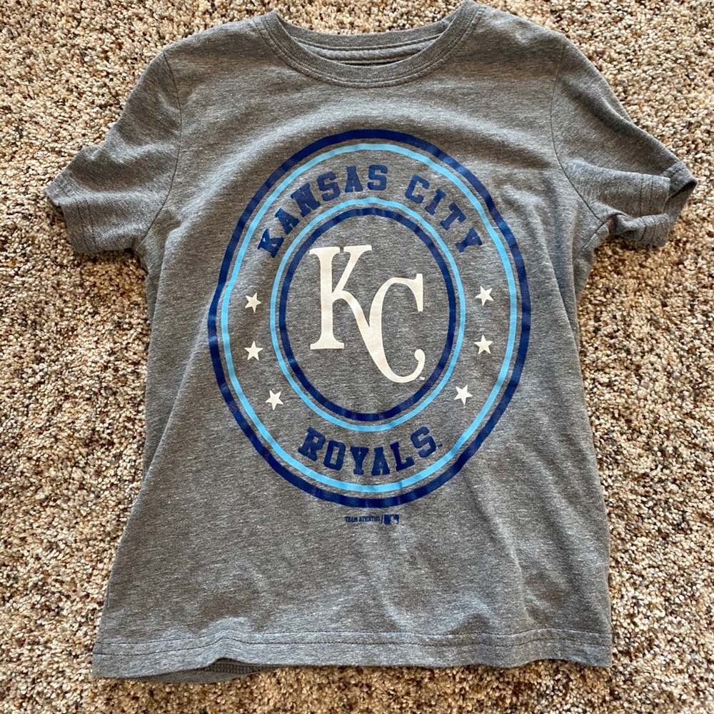 Boys KC Royals tee size XS